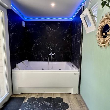 Terre & Mer'Veilles 2, Appartement Avec Spa Pour 2 Personnes Favières エクステリア 写真