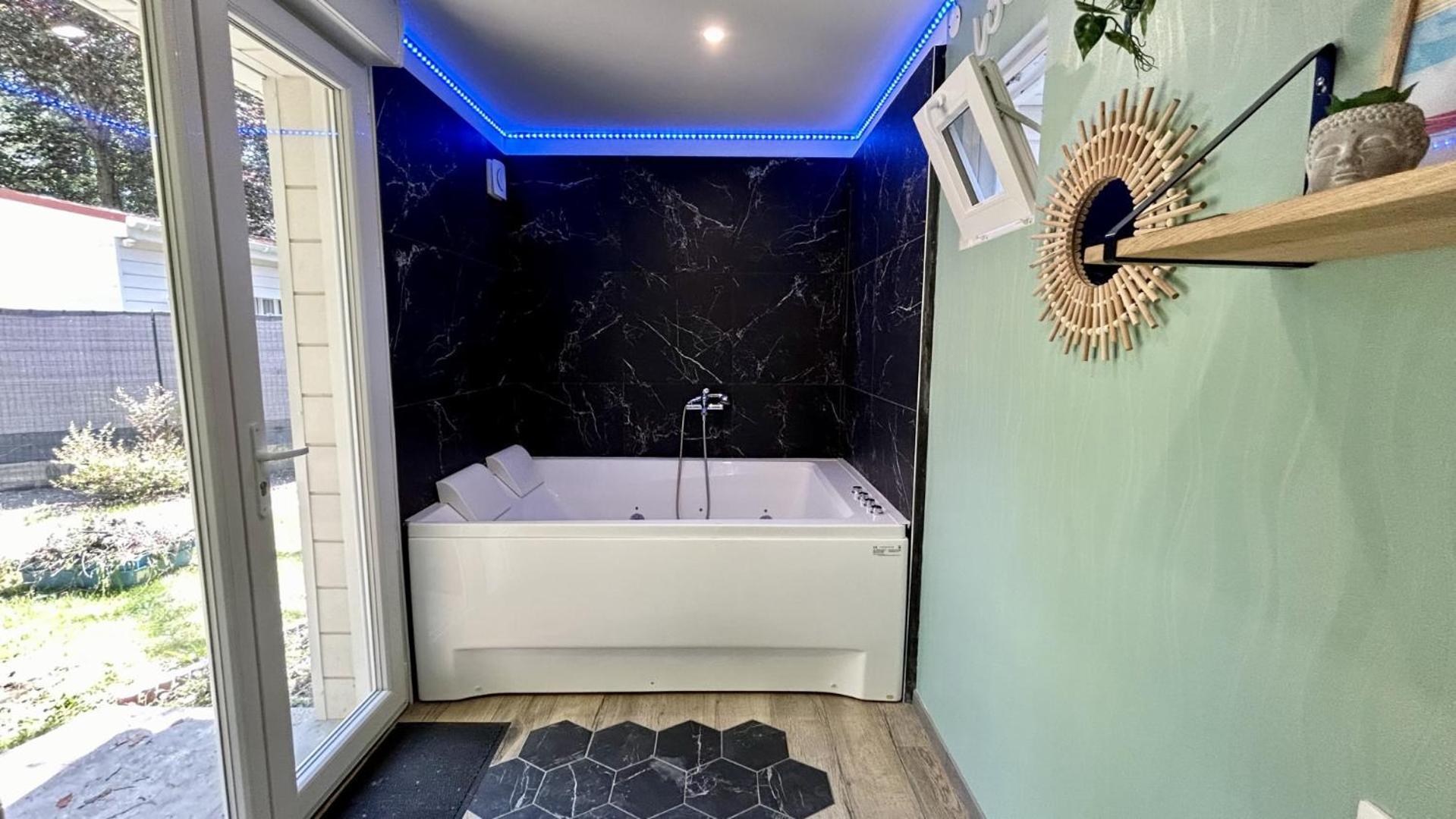 Terre & Mer'Veilles 2, Appartement Avec Spa Pour 2 Personnes Favières エクステリア 写真